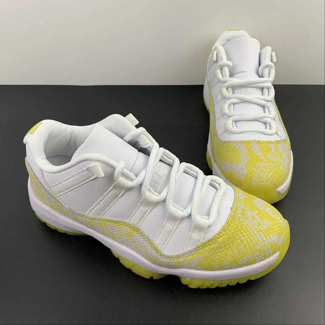 Air Jordan 11 AH7860-107 thumbnail 2