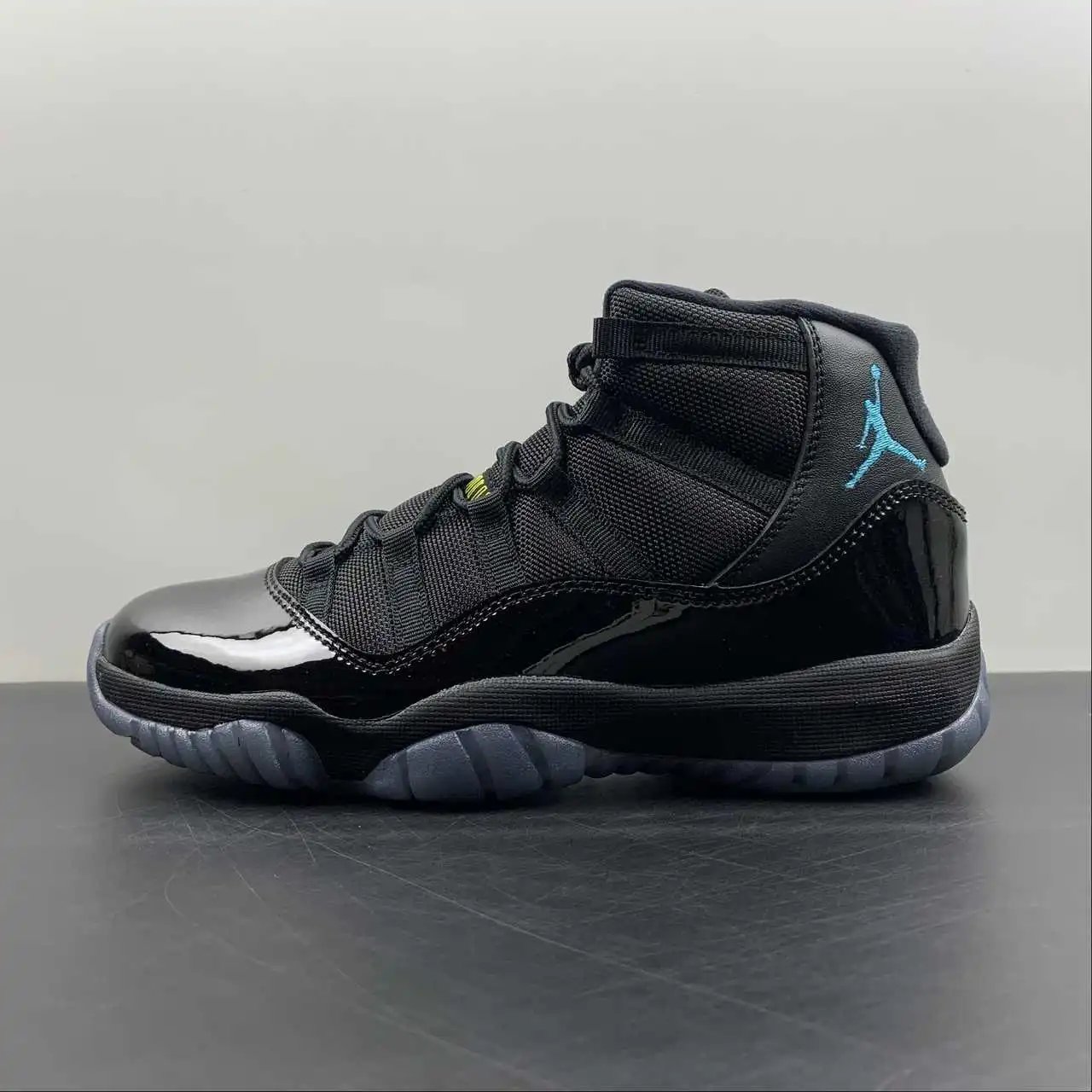 Air Jordan 11 378038-006 6