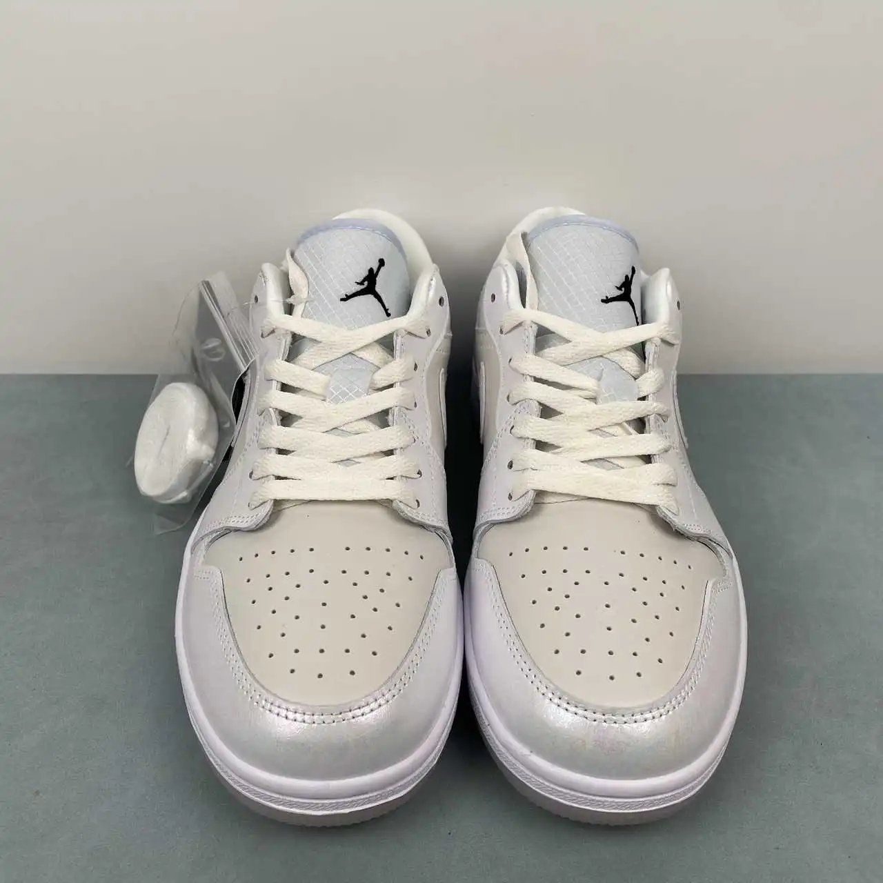 Air Jordan 1 Low HF4080-001 thumbnail 3