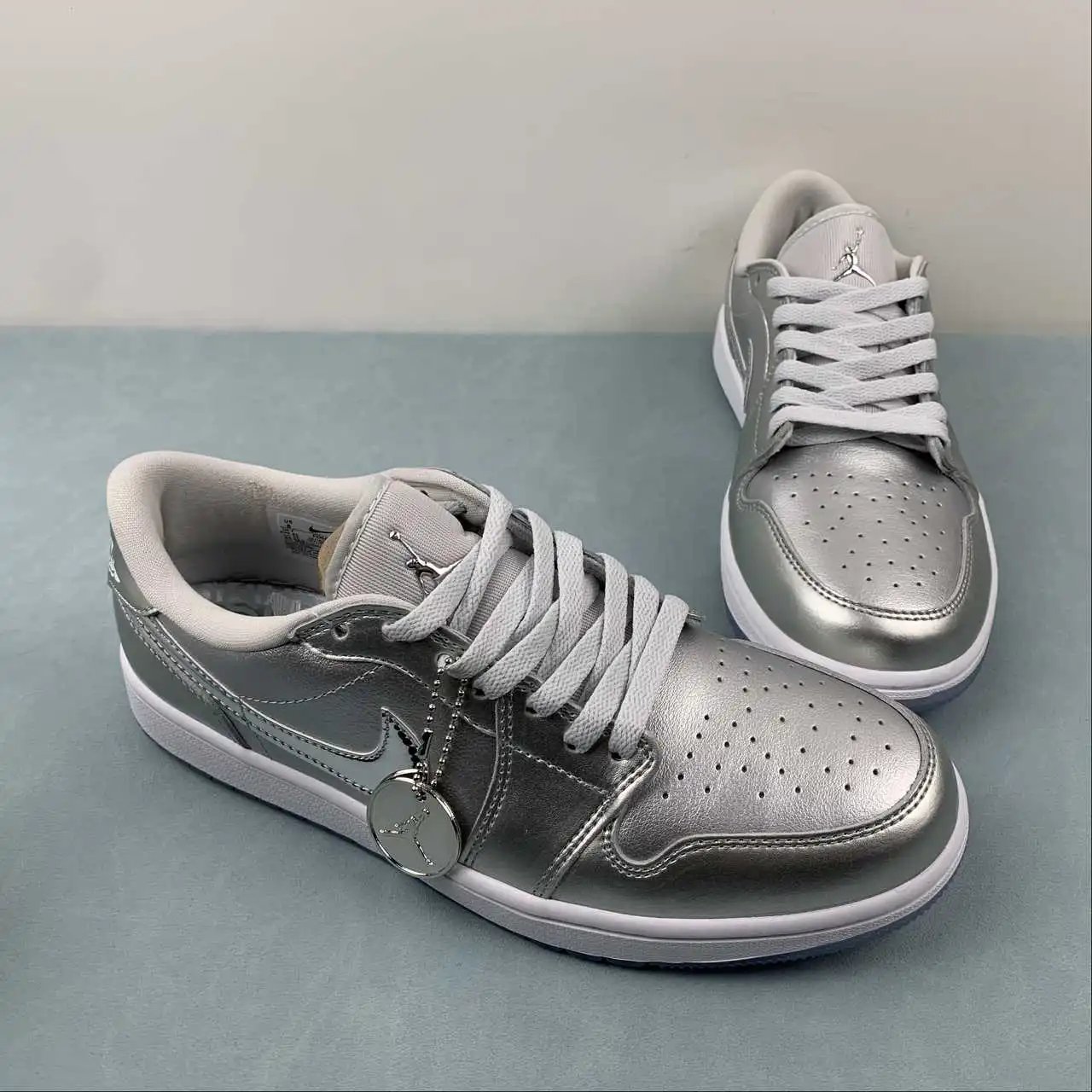 Air Jordan 1 Low FD6848-001 thumbnail 2