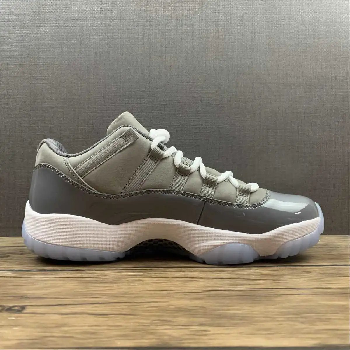 Air Jordan 11 528895-003 5