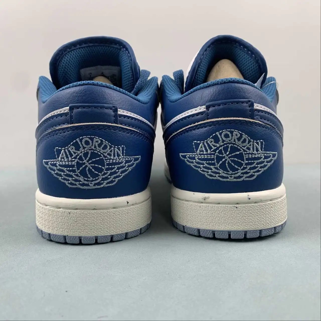 Air Jordan 1 Low FN5214-141 thumbnail 4
