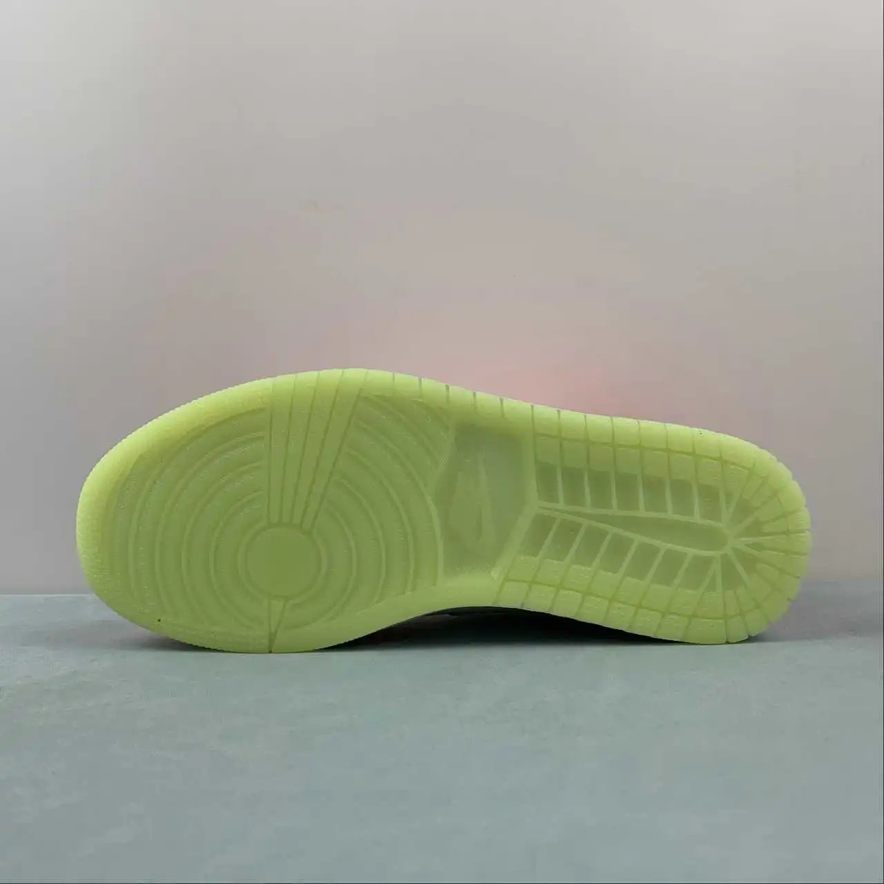 Air Jordan 1 Low FN6772-671 11