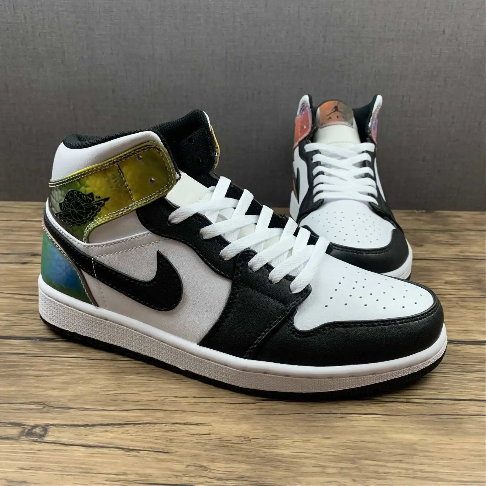 AJ1 Mid Heat-Sensitive Limited Edition – DM7802-100 thumbnail 2