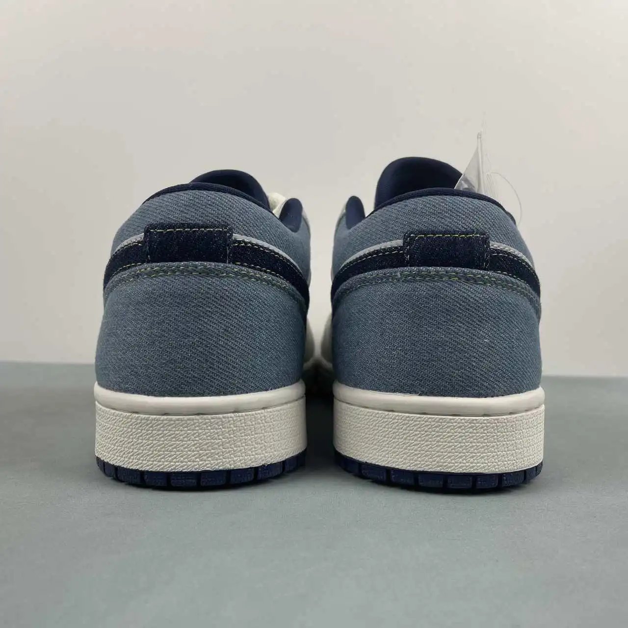 Air Jordan 1 Low IH0648-141 thumbnail 4