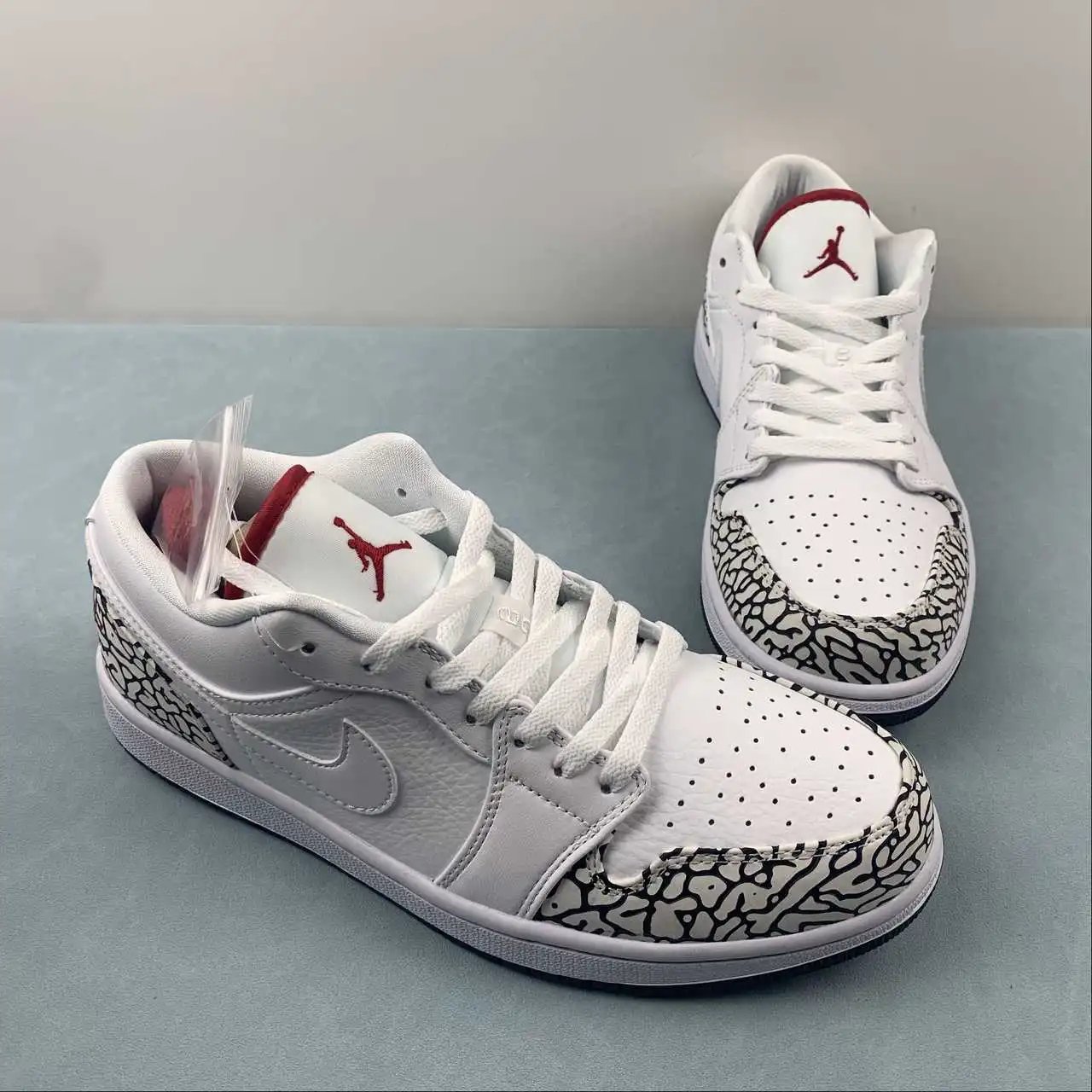 Air Jordan 1 Low 338145-162 thumbnail 2