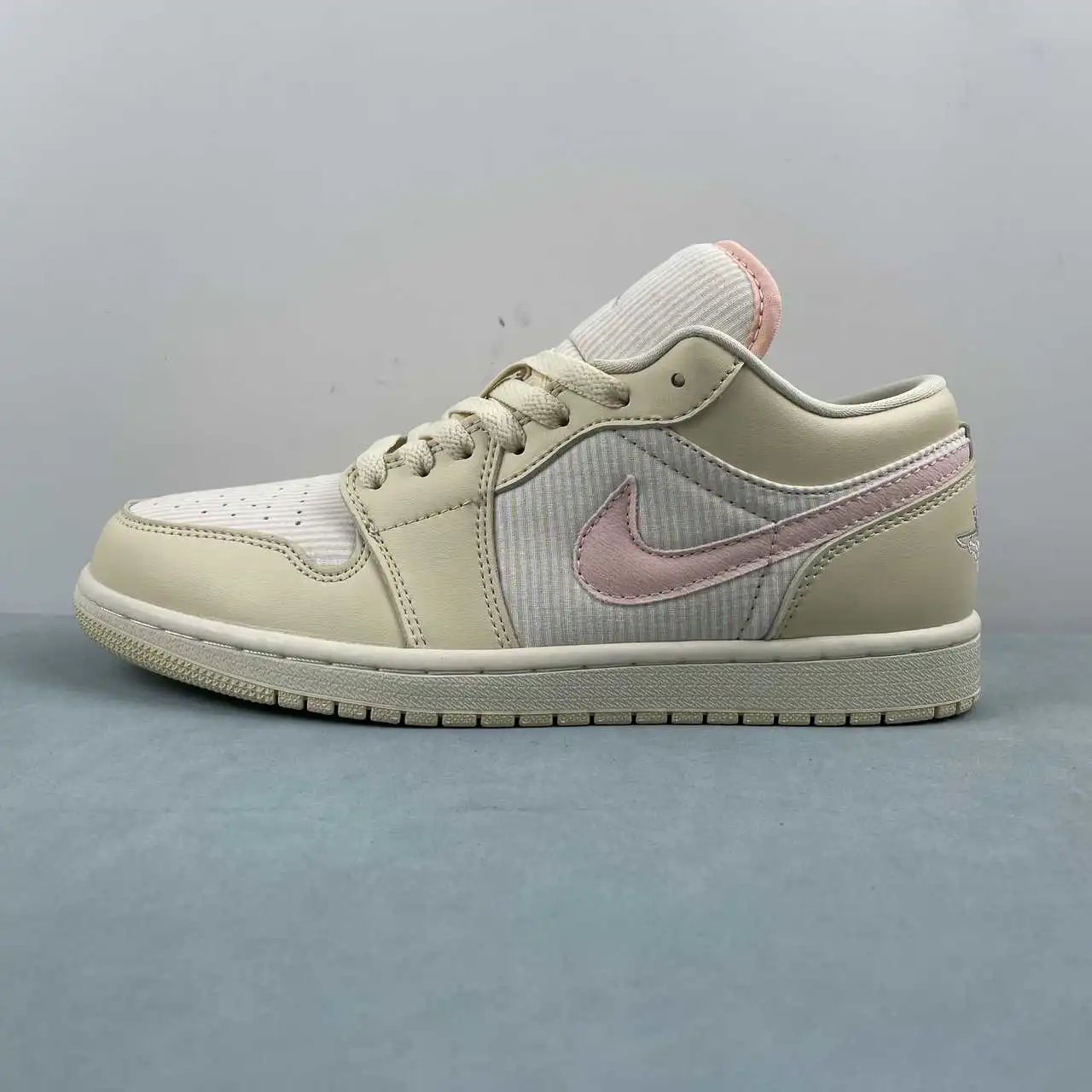 Air Jordan 1 Low FQ1925-100 5