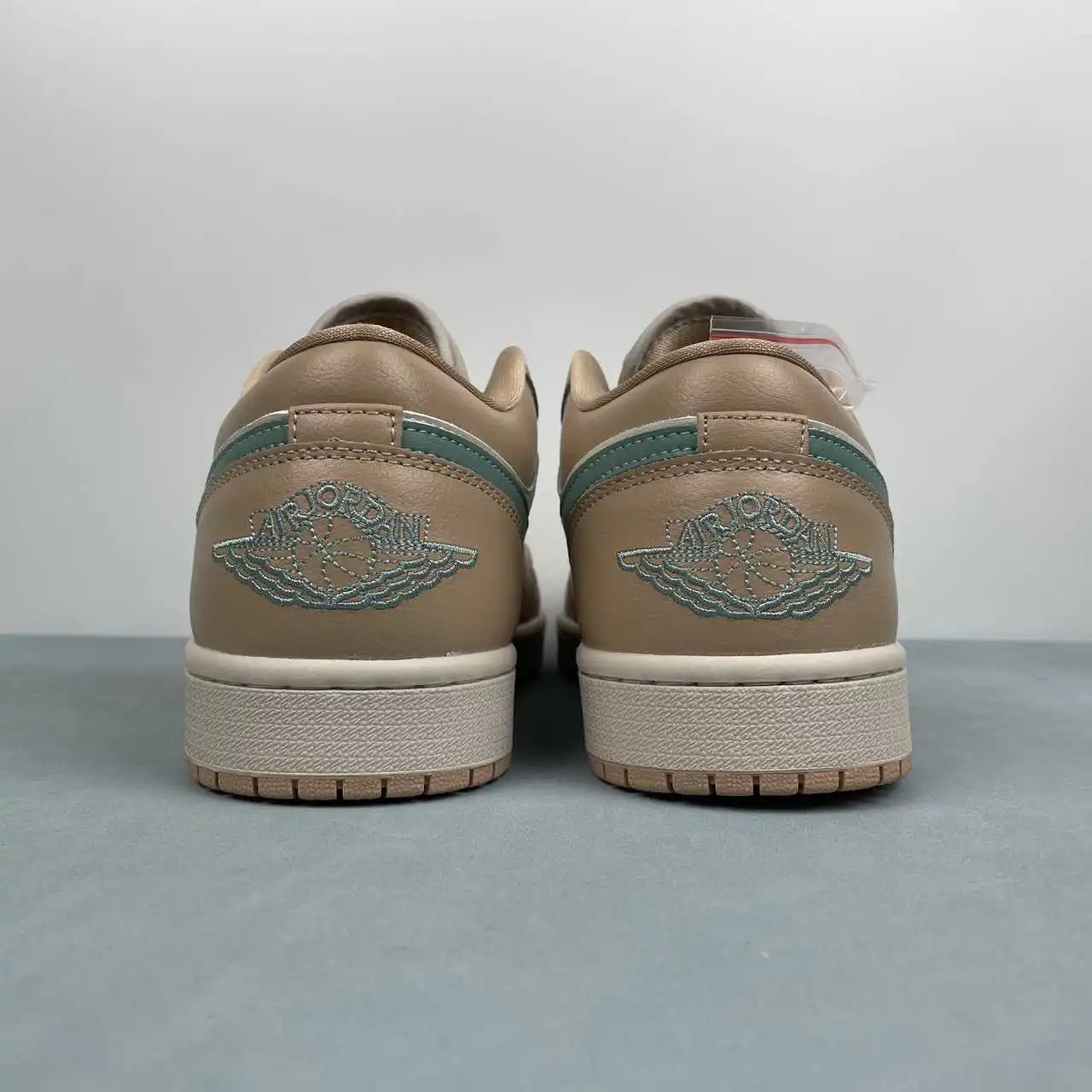 Air Jordan 1 Low DC0774-130 thumbnail 4