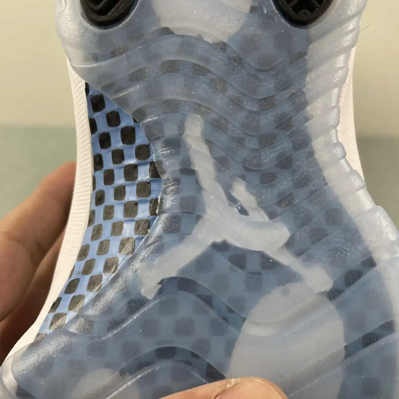 Air Jordan 11 CT8012-104 8