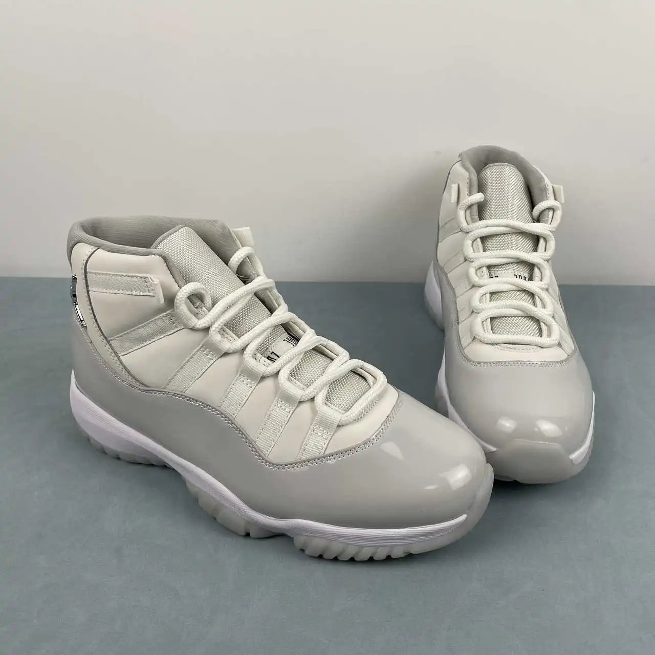 Air Jordan 11 AR0715-110 thumbnail 2