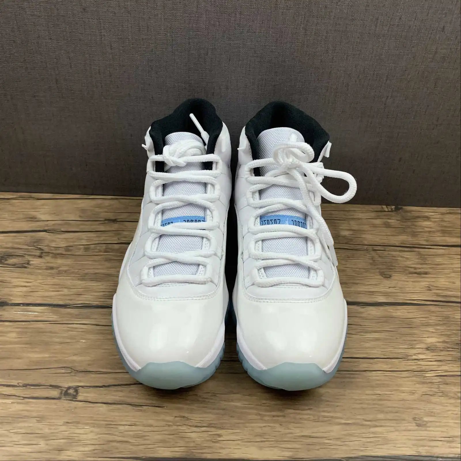 Air Jordan 11 378037-117 thumbnail 3