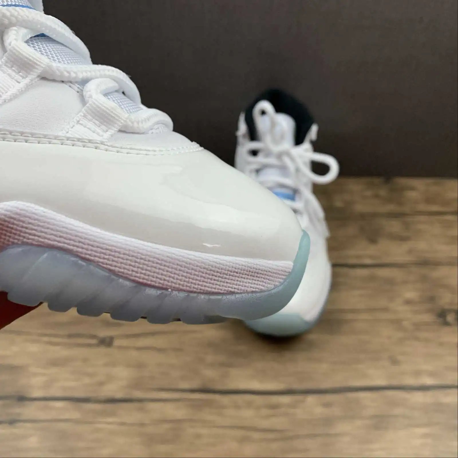 Air Jordan 11 378037-117 7
