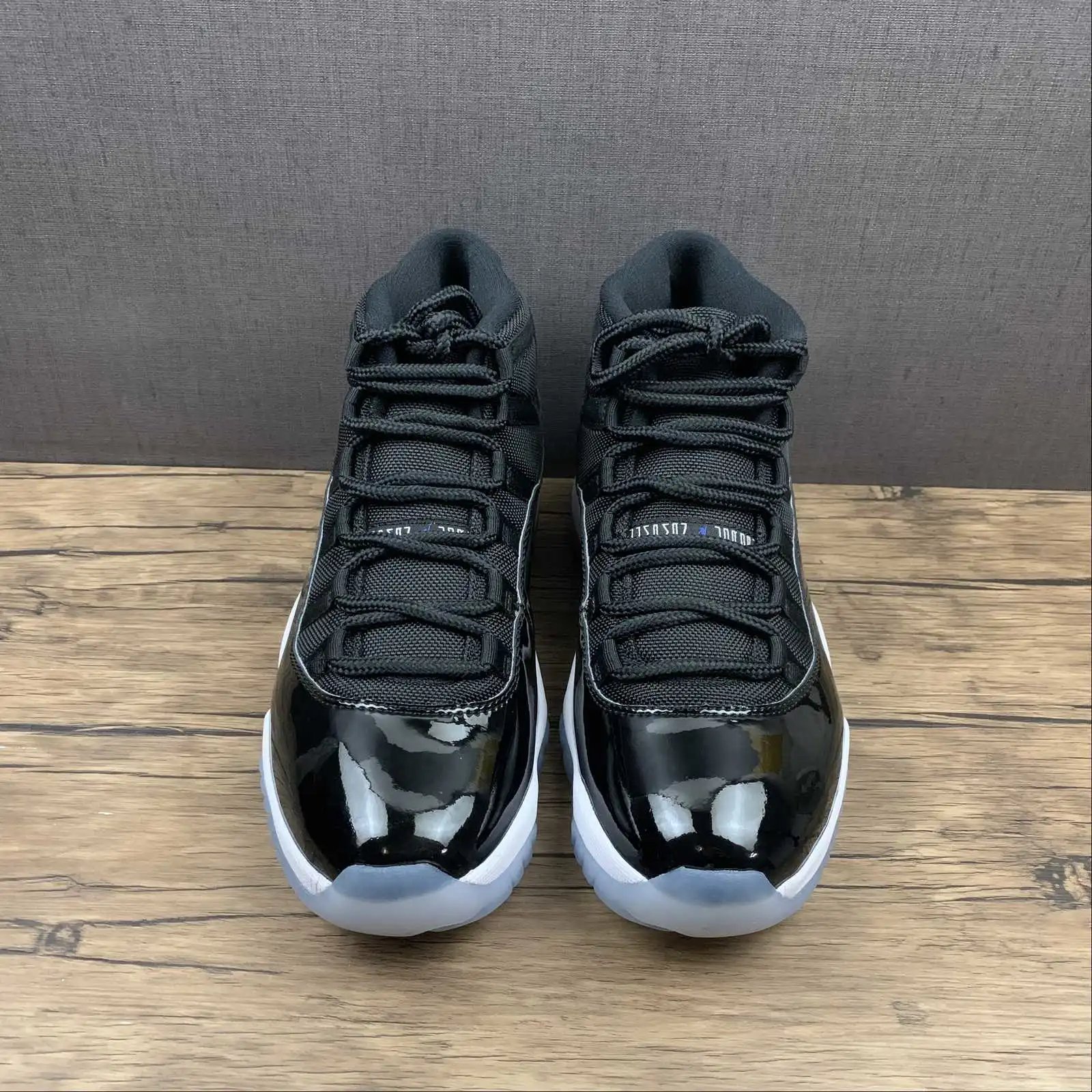 Air Jordan 11 378037-003 thumbnail 3