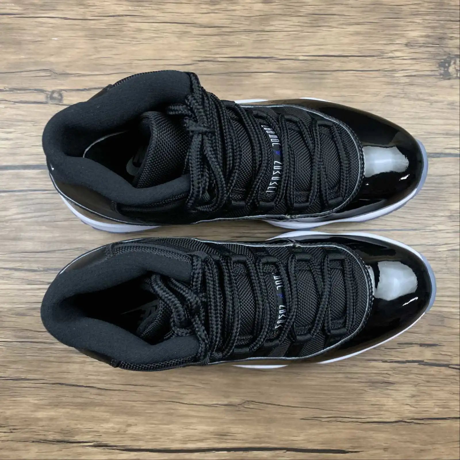 Air Jordan 11 378037-003 thumbnail 4