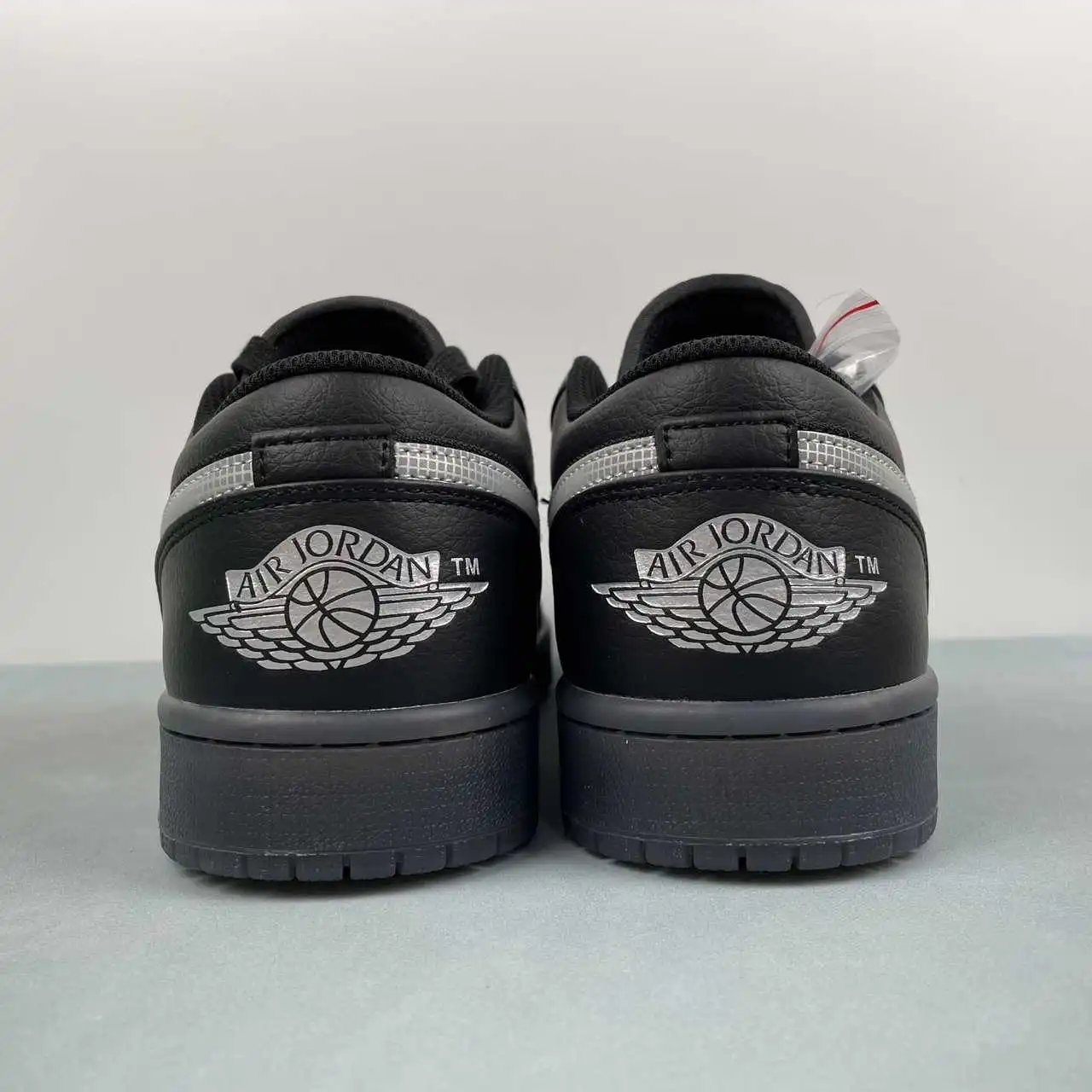 Air Jordan 1 Low HV5968-001 thumbnail 4