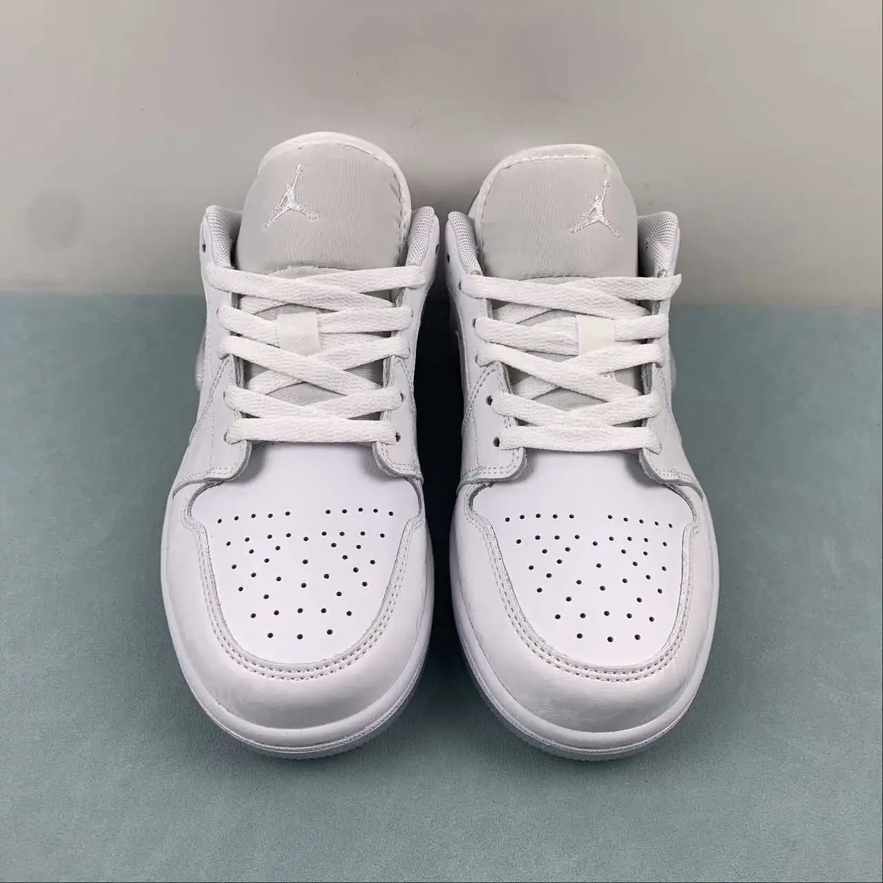 Air Jordan 1 Low FQ9112-100 thumbnail 3