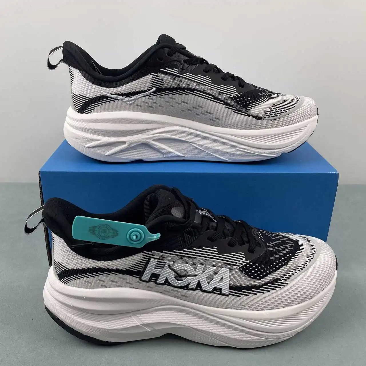 HOKA SKYFLOW 1155113-BWHT
