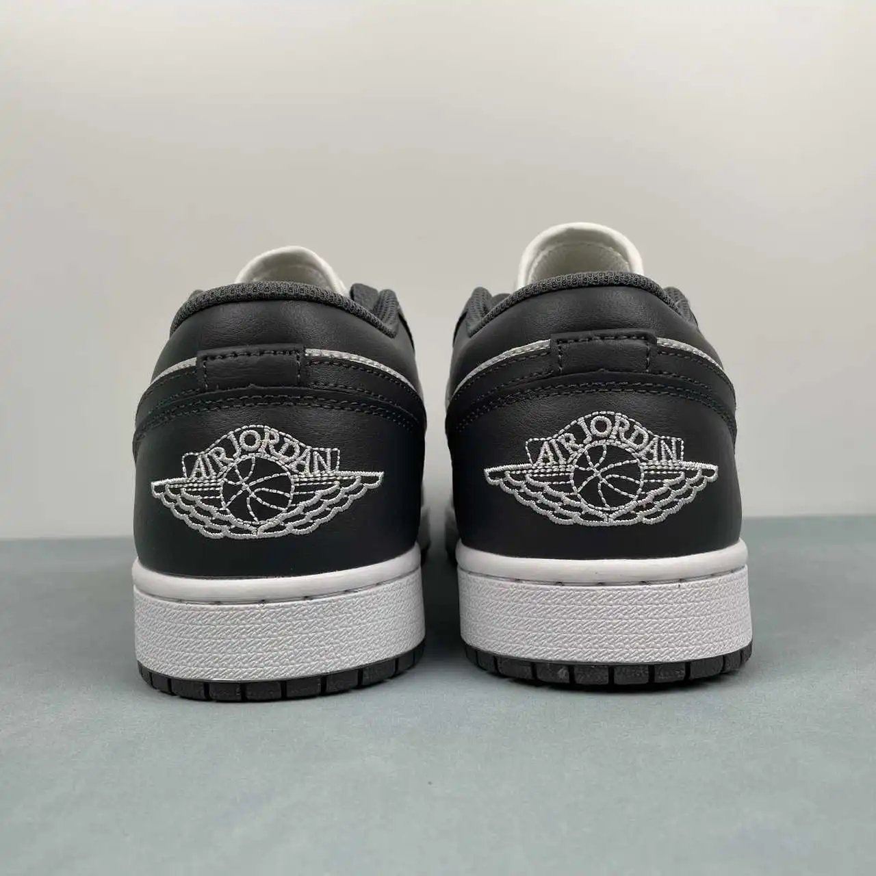 Air Jordan 1 Low 553558-044 thumbnail 4
