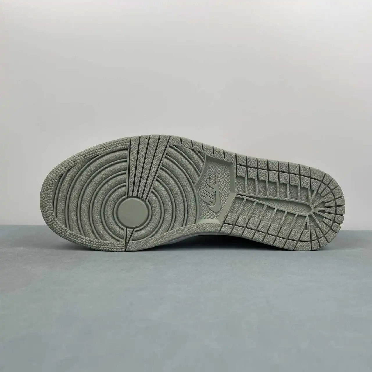Air Jordan 1 Low 553558-133 11