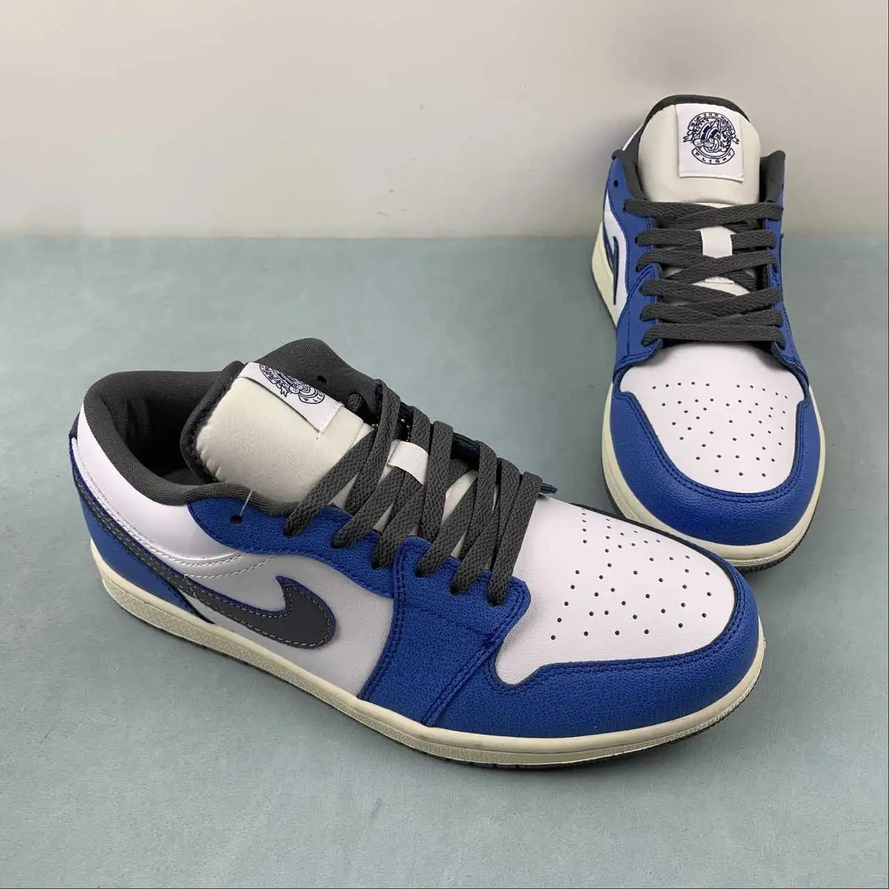 Air Jordan 1 Low FV8439-104 thumbnail 2