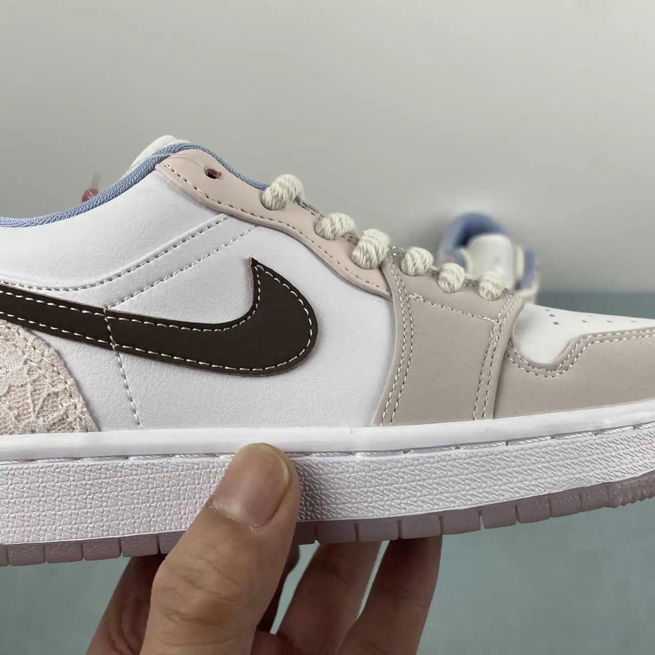 Air Jordan 1 Low IB8859-101 9