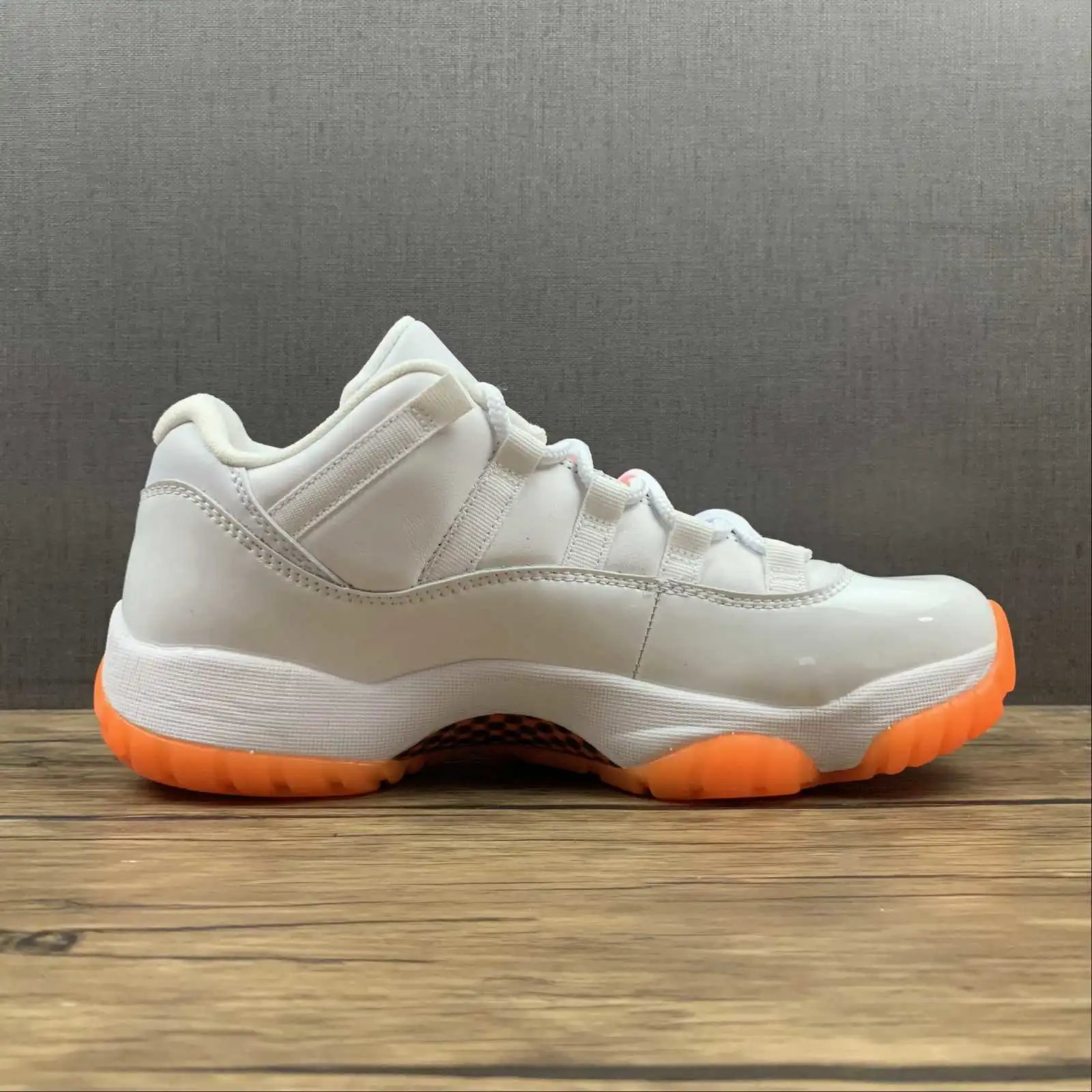 Air Jordan 11 AH7860-139 5