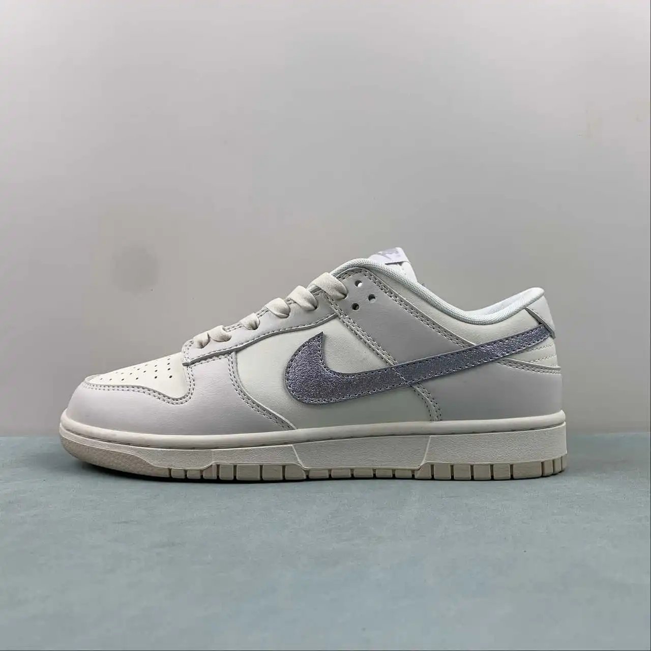 Nike Dunk Low DX5930-100 thumbnail 4