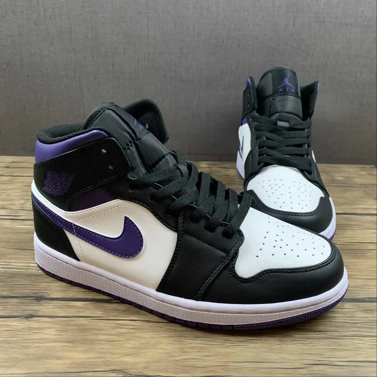 Jordan 1 Mid Lakers thumbnail 2