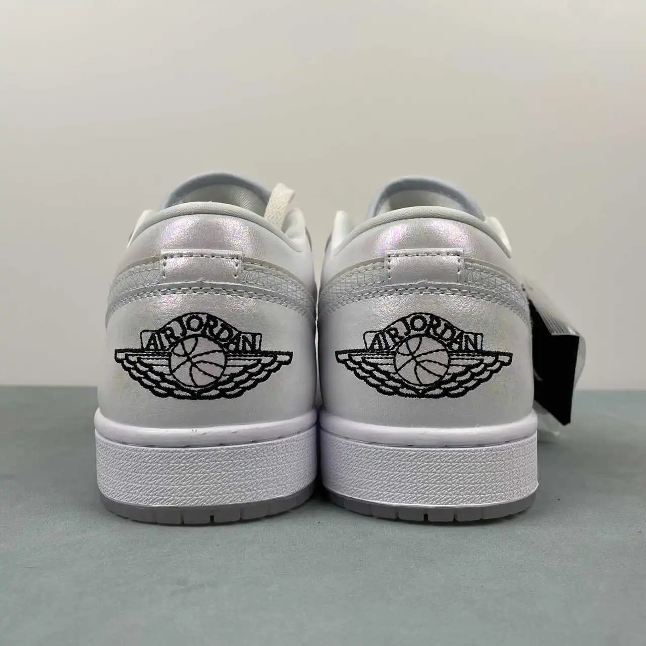 Air Jordan 1 Low HF4080-001 thumbnail 4
