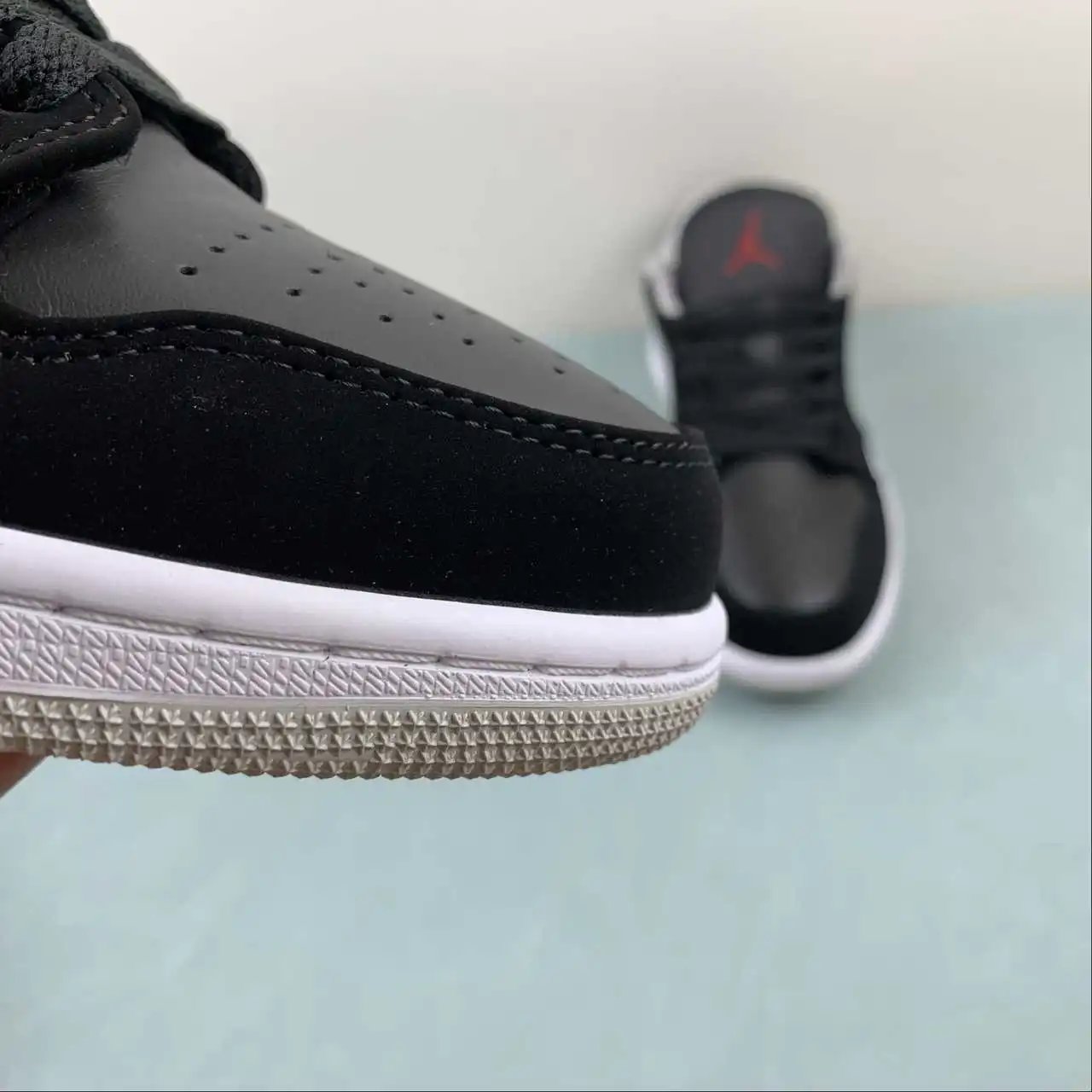 Air Jordan 1 Low 553558-032 7