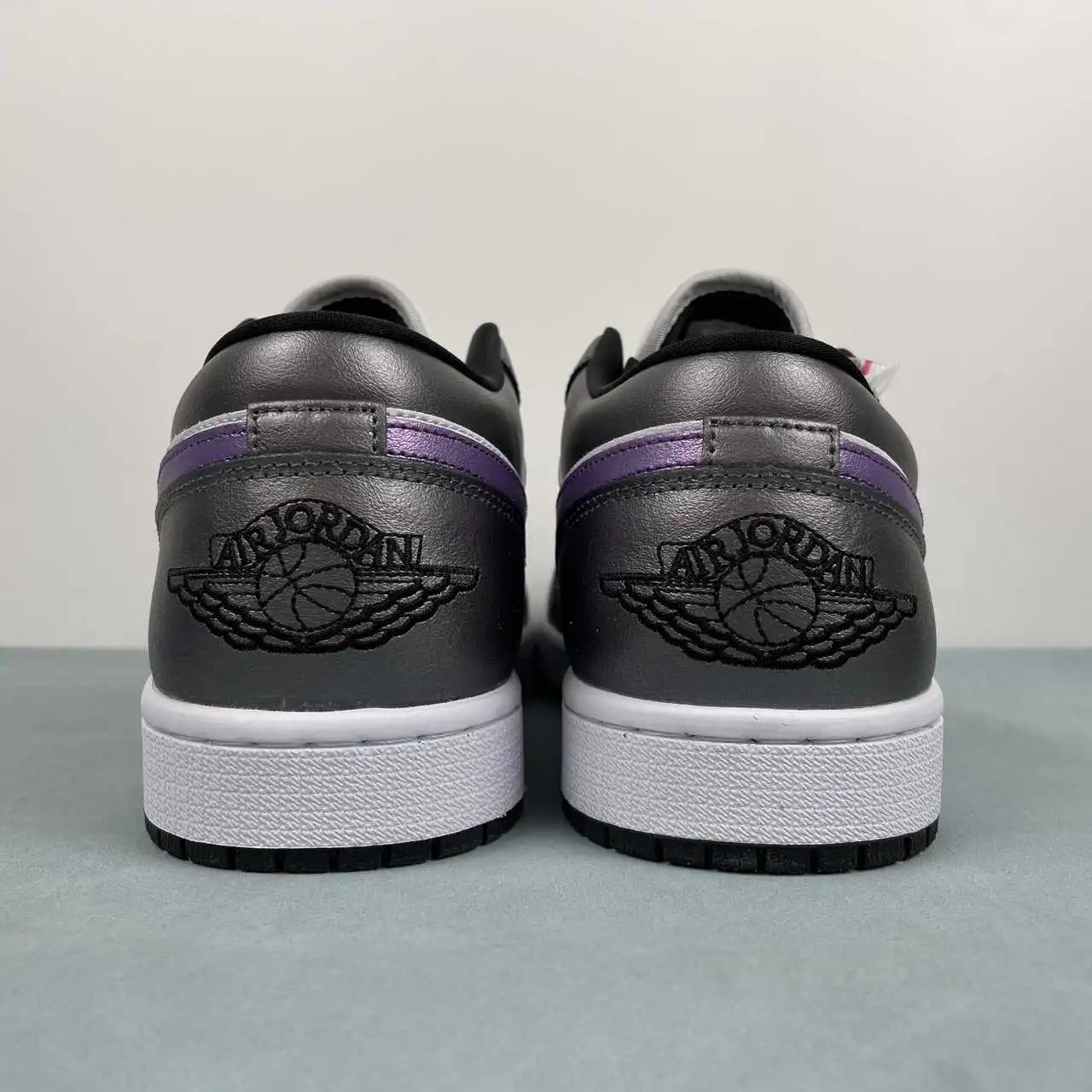 Air Jordan 1 Low HJ5910-105 thumbnail 4