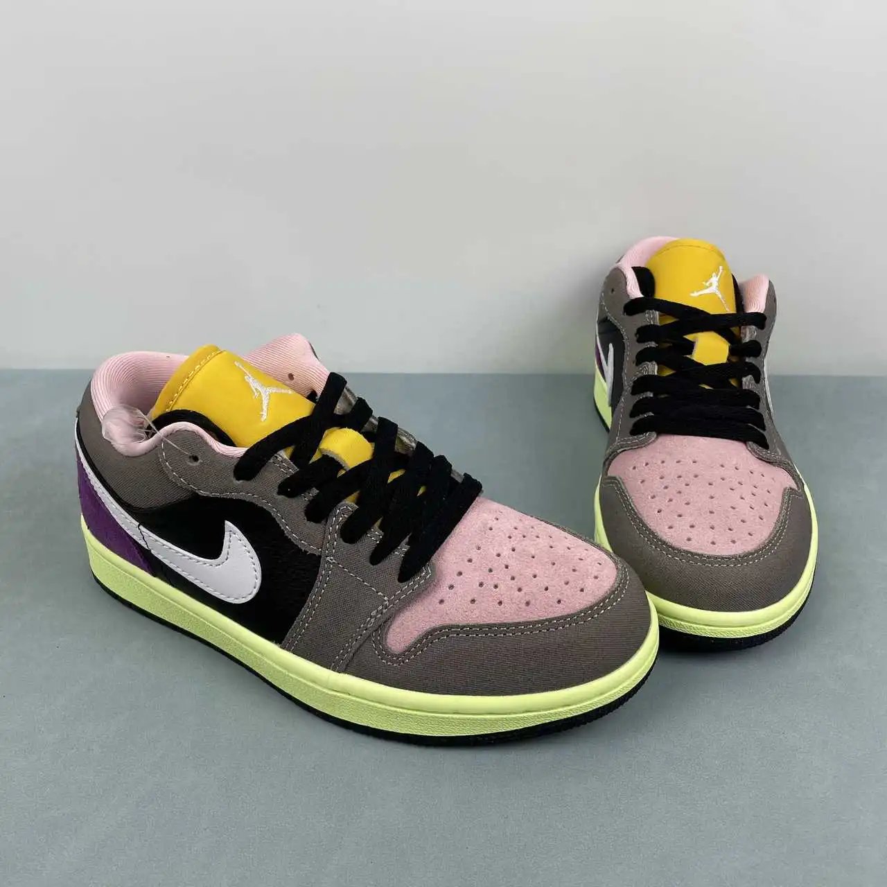 Air Jordan 1 Low HQ2010-005 thumbnail 2