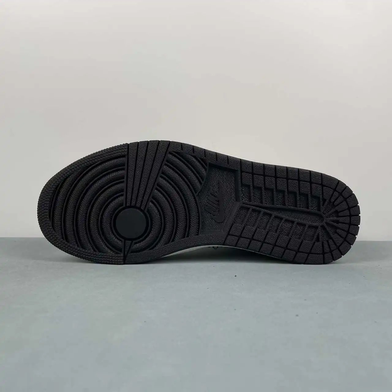 Air Jordan 1 Low IH7319-001 11