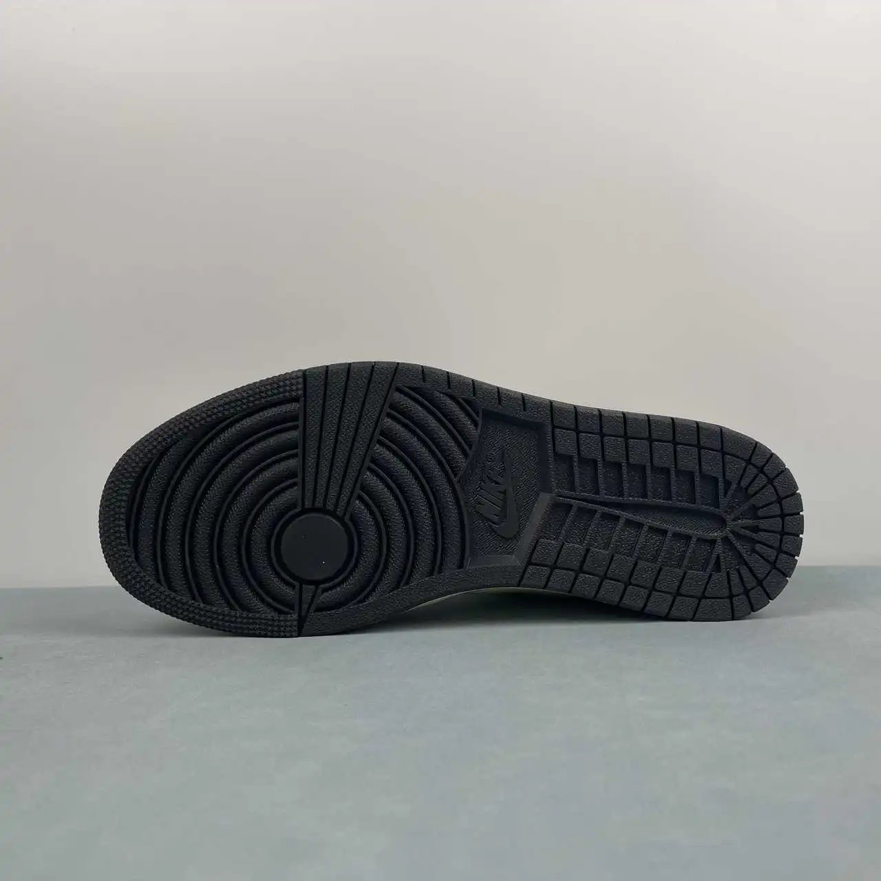 Air Jordan 1 Low HQ3009-003 11