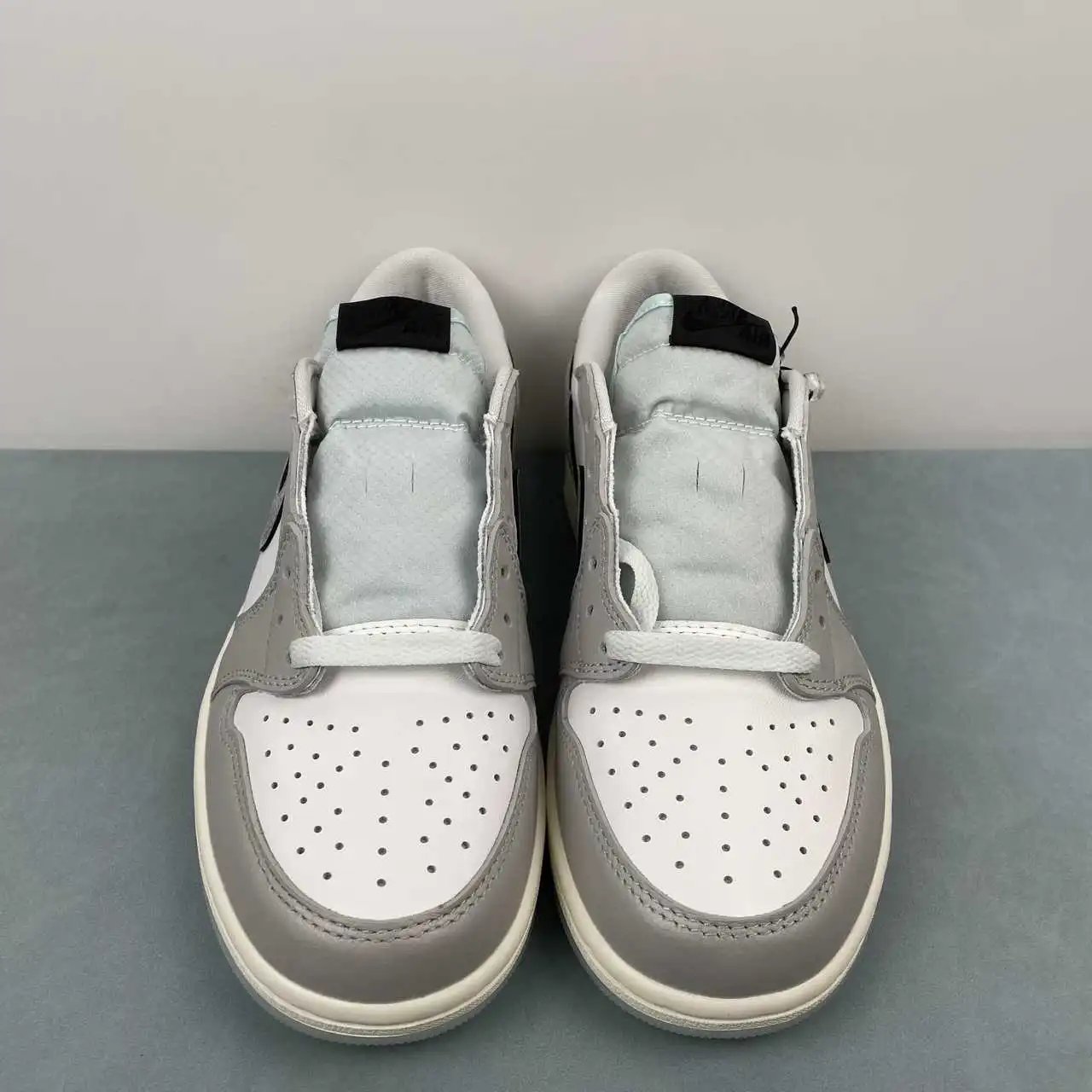Air Jordan 1 Low HF3144-100 thumbnail 3