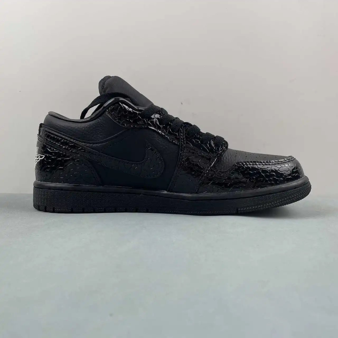 Air Jordan 1 Low HJ7743-010 6