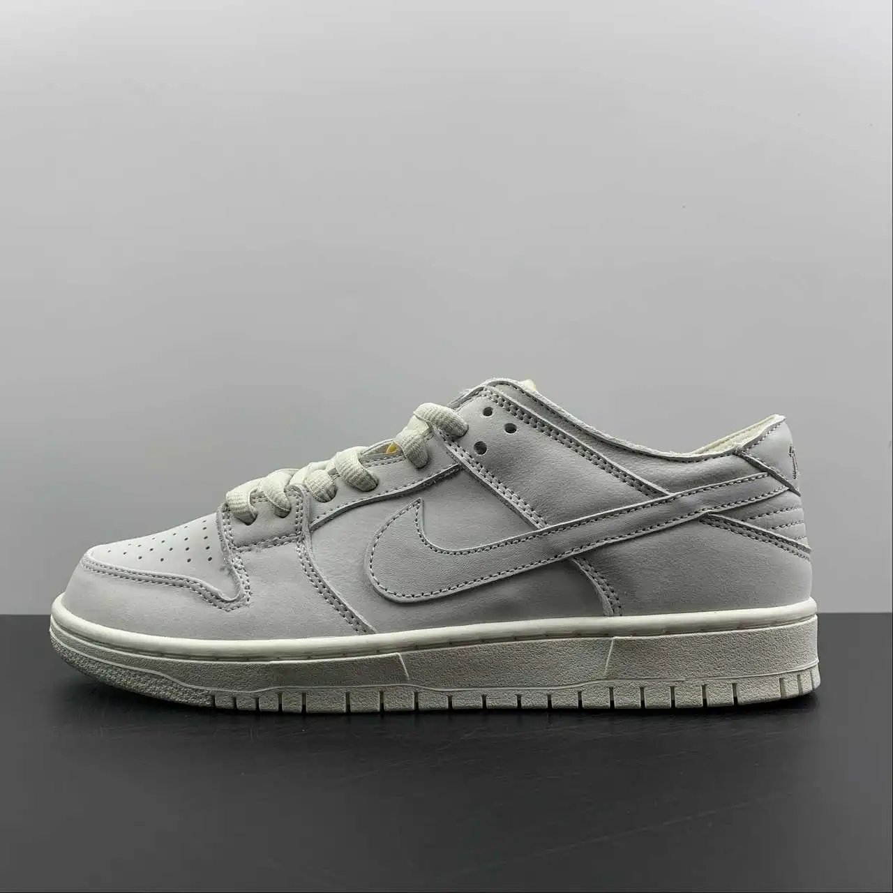 Nike Dunk Low AA4275-001 thumbnail 4