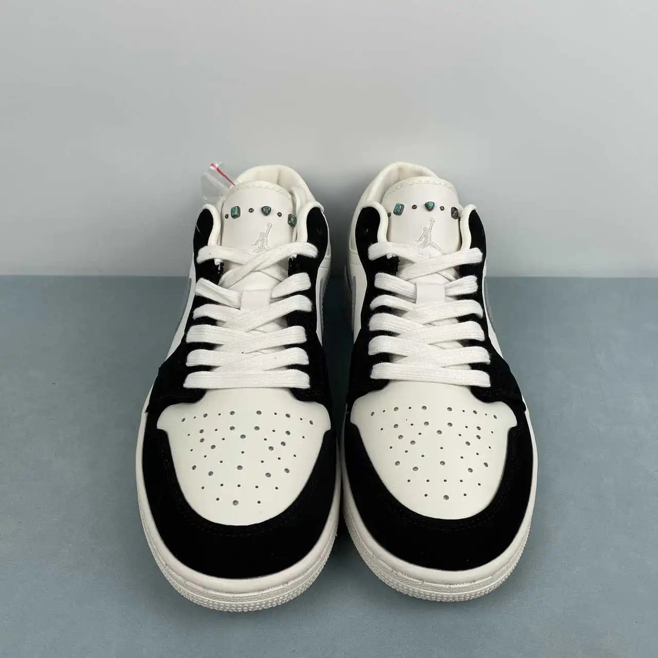 Air Jordan 1 Low IO2242-101 thumbnail 3