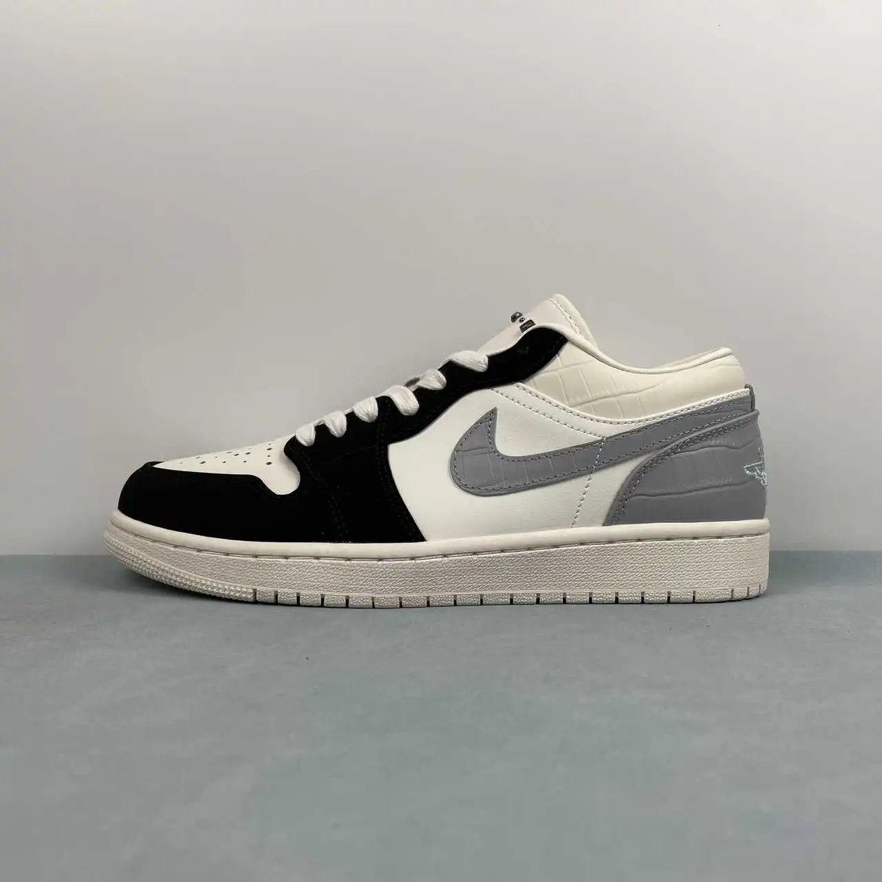 Air Jordan 1 Low IO2242-101 5