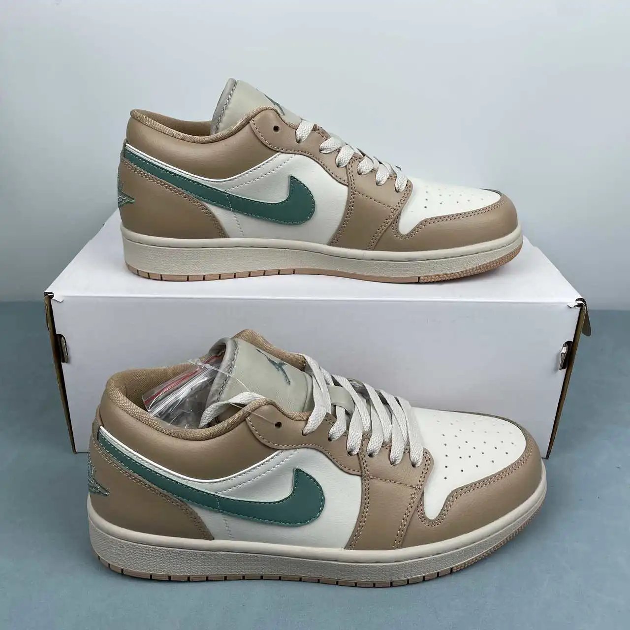 Air Jordan 1 Low DC0774-130