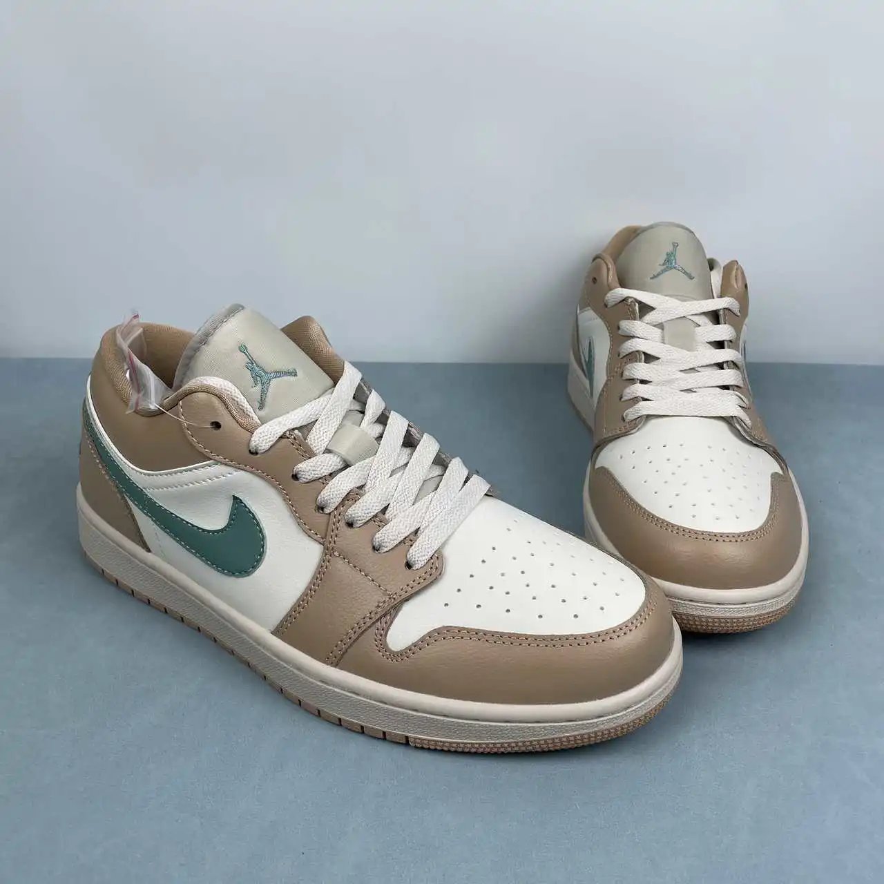 Air Jordan 1 Low DC0774-130 thumbnail 2