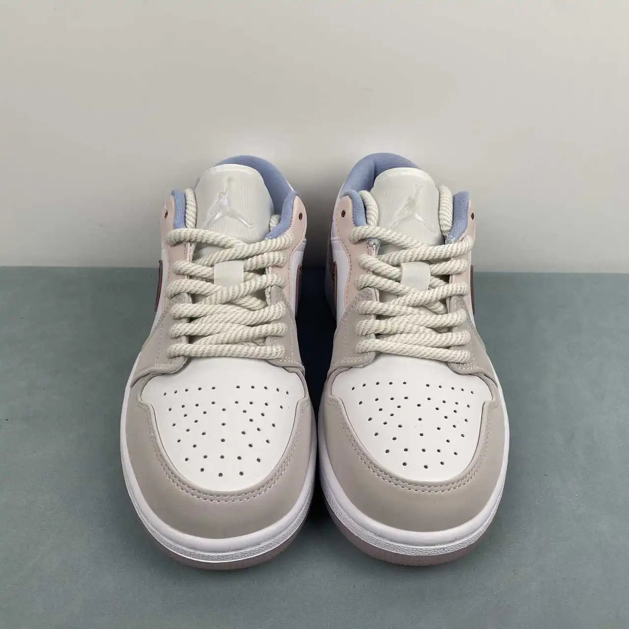 Air Jordan 1 Low IB8859-101 thumbnail 3