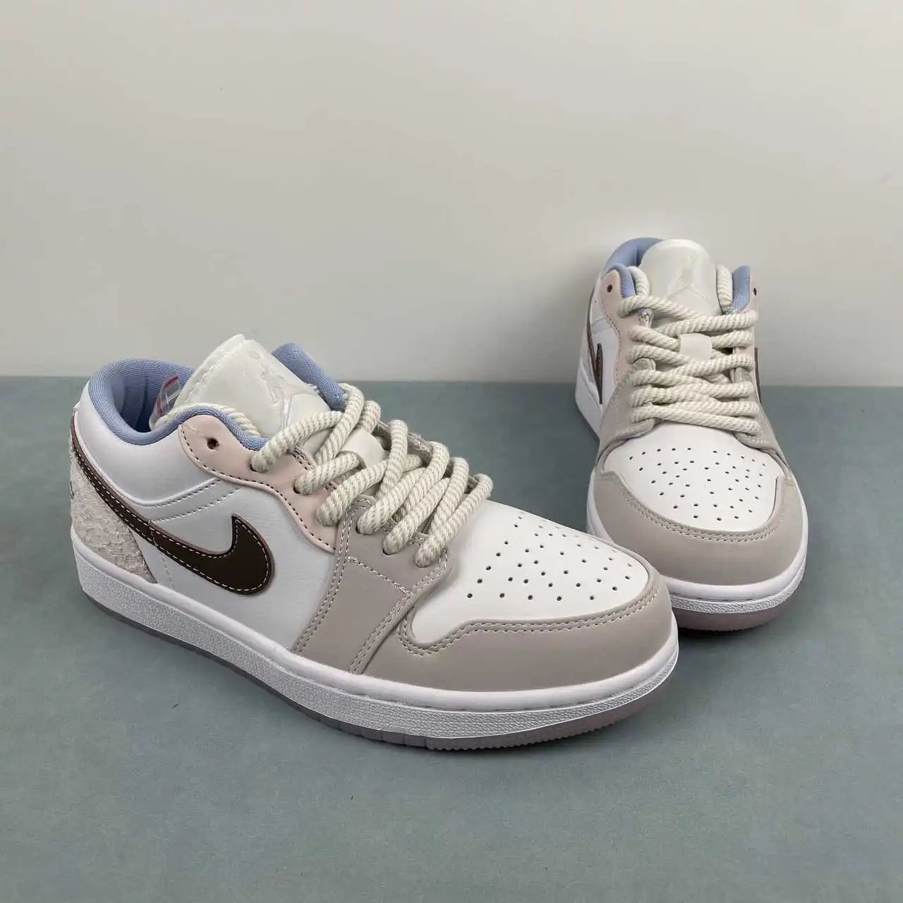Air Jordan 1 Low IB8859-101 thumbnail 2