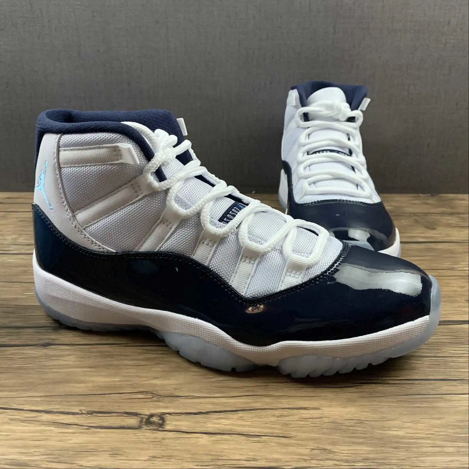 Air Jordan 11 378037-123 thumbnail 2