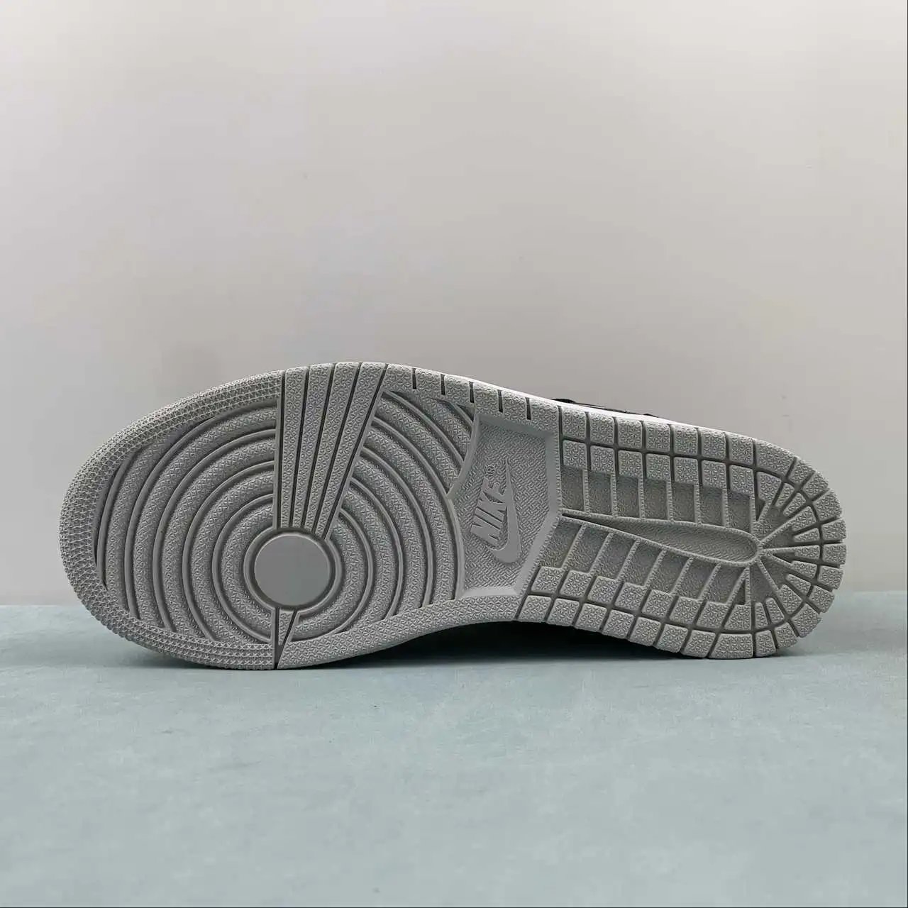 Air Jordan 1 Low 553558-032 11