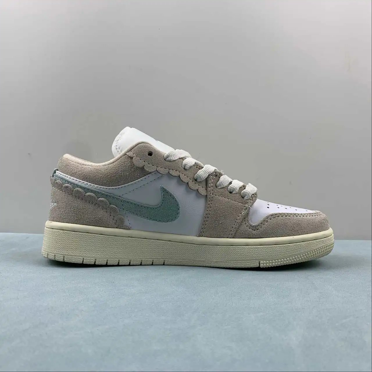 Air Jordan 1 Low DZ5356-800 6