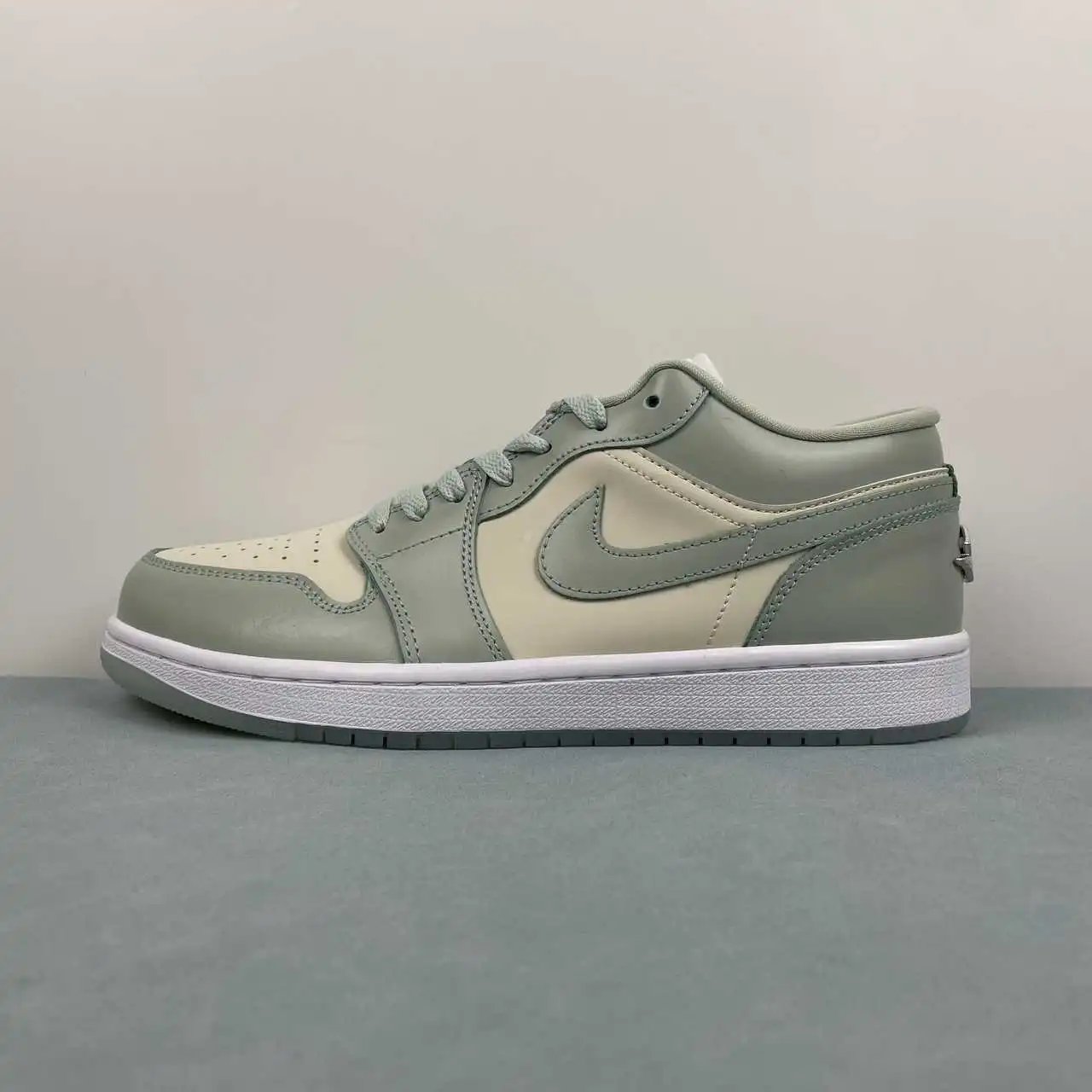 Air Jordan 1 Low HF4078-100 6