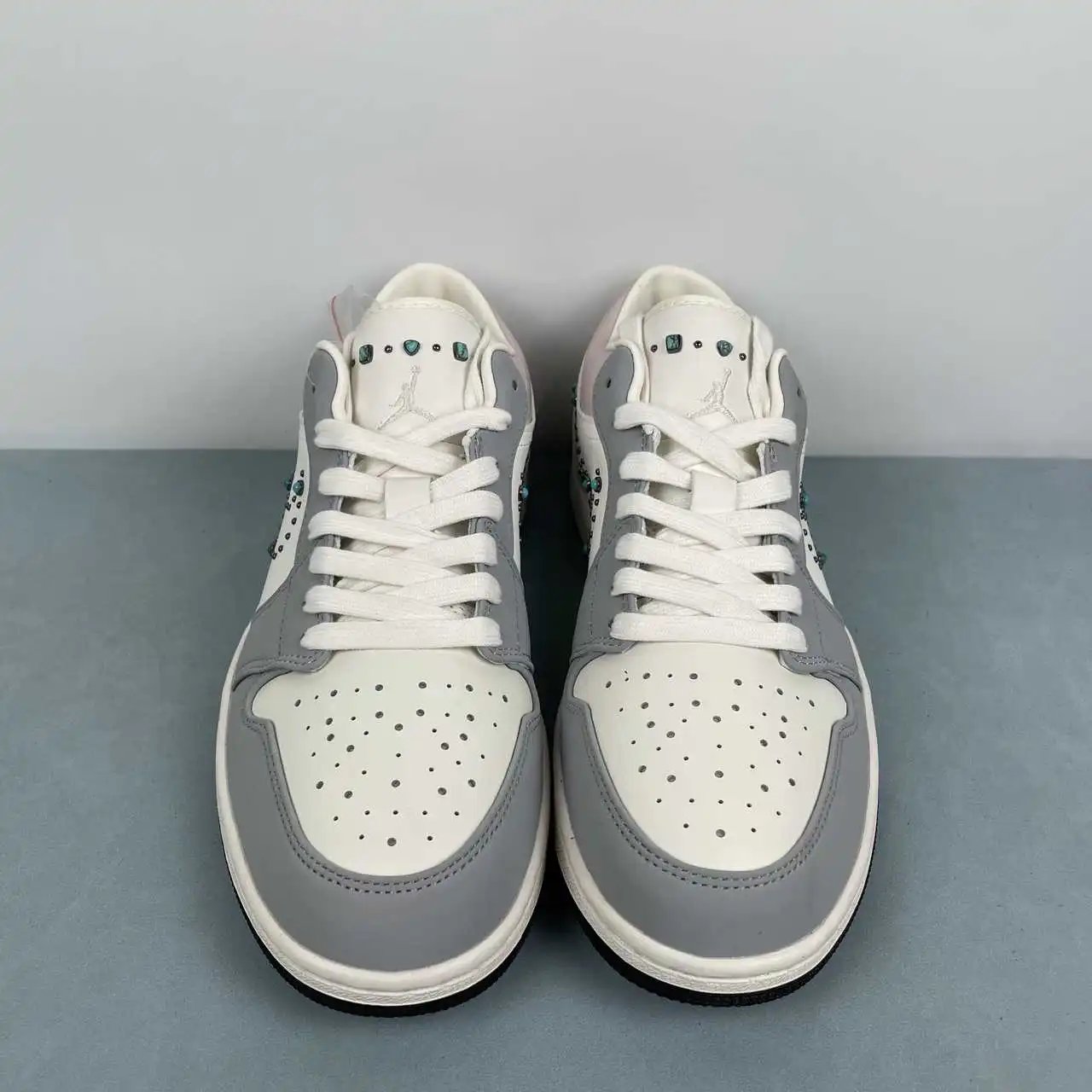 Air Jordan 1 Low IH7319-001 thumbnail 3