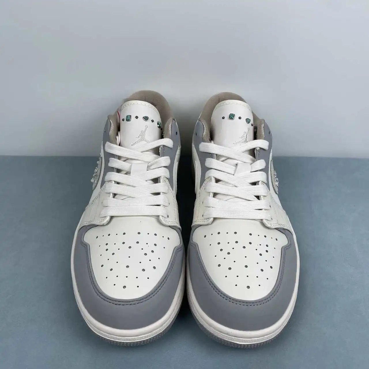 Air Jordan 1 Low IH7323-100 thumbnail 3