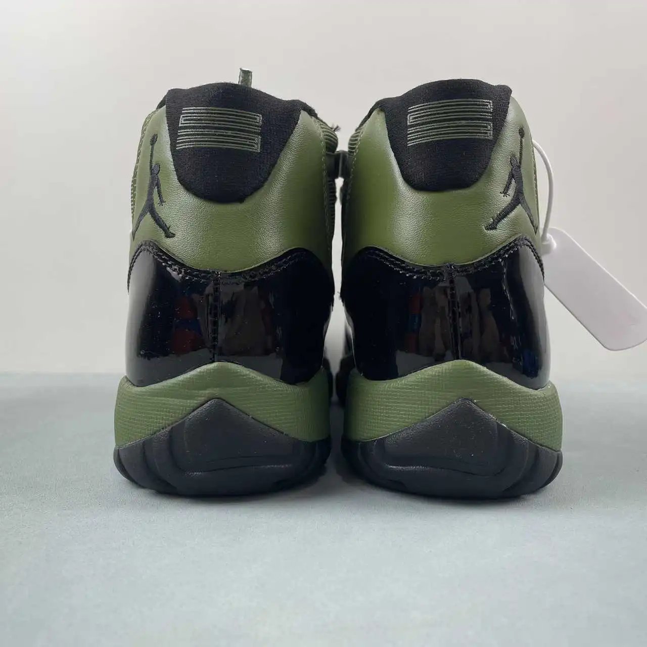 Air Jordan 11 CT8012-300 thumbnail 3